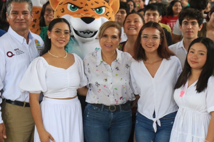 Lili Campos da la bienvenida a alumnos de la Universidad Tecnológica
