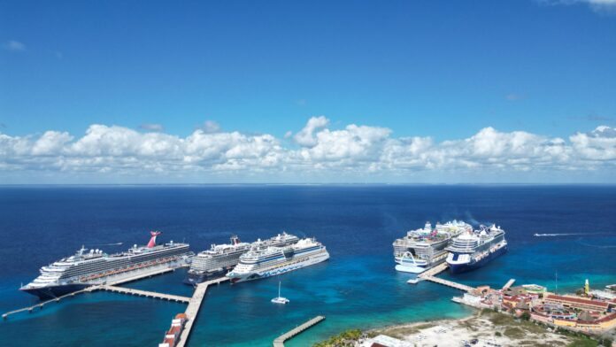 Cozumel refrenda liderazgo turístico, supera llegada de cruceros y vuelos internacionales