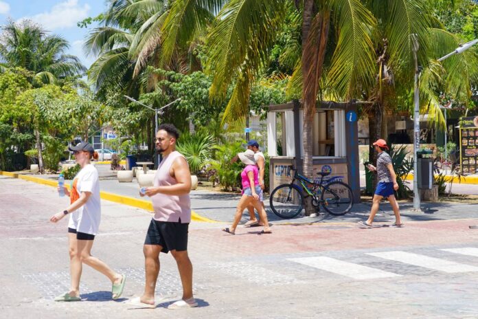 Gobierno de Solidaridad atiende a turistas en el CAPTA