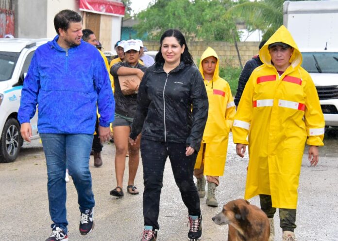 Carín León, hace vibrar a Playa del Carmen