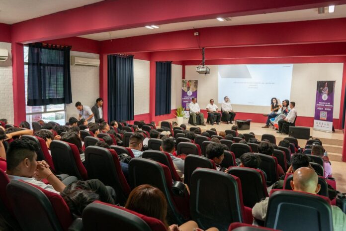 Presentan a población de Felipe Carrillo Puerto, documental de la Política de Justicia Abierta realizado por SAEQROO