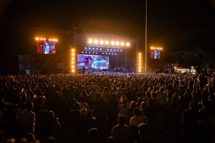 20 mil personas vibran con la presentación de Bobby Pulido en la Plaza 28 de Julio durante la Feria del Carmen 2025… ¡y viene Molotov!
