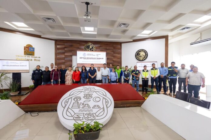 Gobierno de Playa del Carmen alerta sobre red de empresas clandestinas colgadas en postes de telefonía, electricidad y alumbrado público